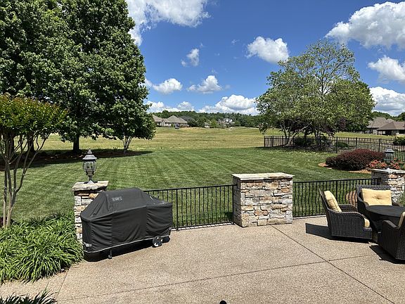 3rd image of 414 Ridgecrest Ln