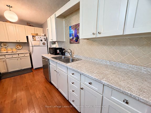 5th image of 22 Westvale Dr