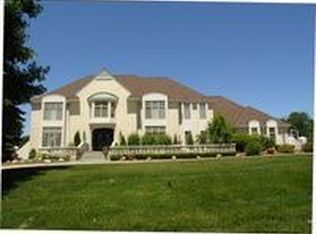 3745 Princeton Ct, Bloomfield Hills, MI 48302