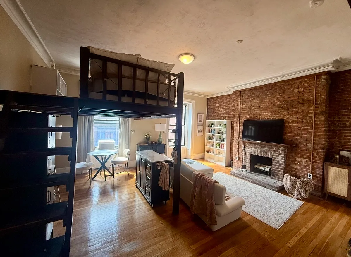 Building Photo - 183 Beacon St #31