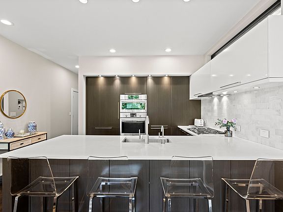 5th image of 2219 N Hoyne Ave #2