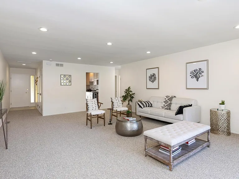 131 Ascot Ct #1 — Photo 3
