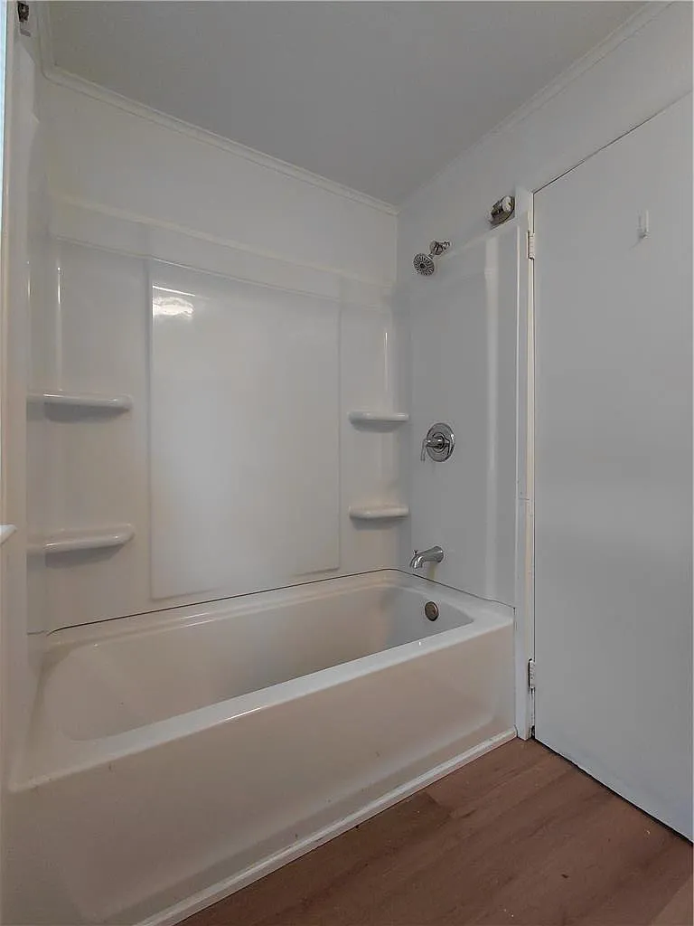 2 bed, 1.0 bath, 1898 sqft, $1,700 — Photo 2