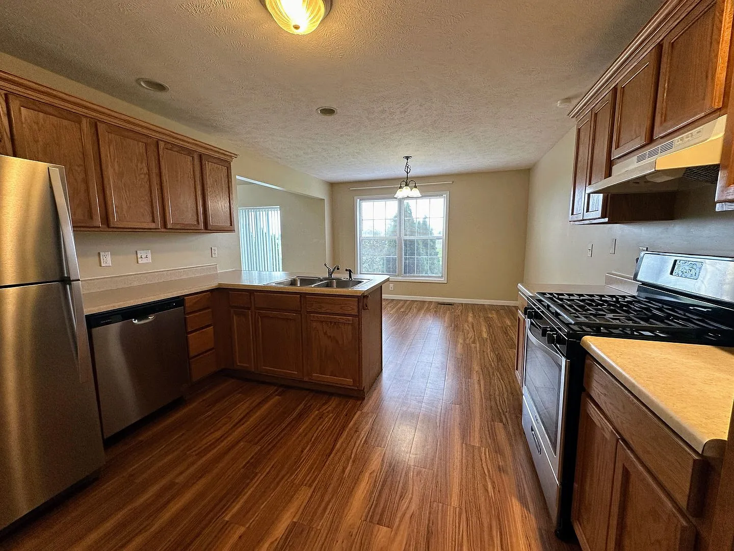 $200 Gift Card! 3-bed home available in Savoy! — Photo 4
