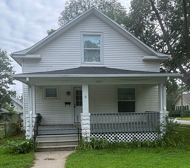4 bed, 2.0 bath, $1,599 — Photo 1