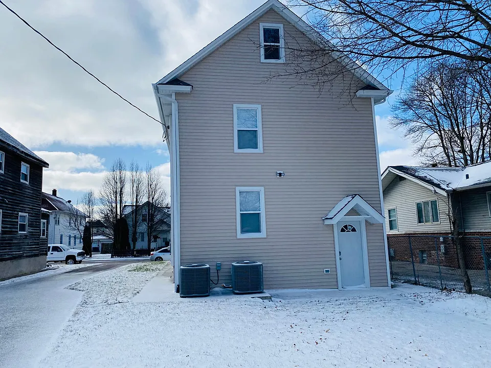 718 Cummings Ave #2
