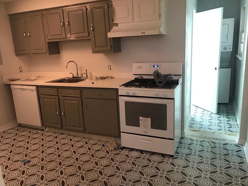 2nd image of 1129 Music St