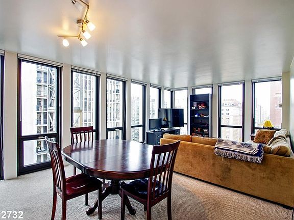 3rd image of 1 E Scott St #1816