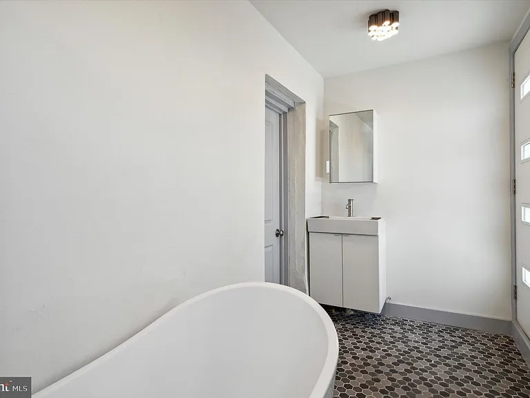 1721 S 18th St #2 — Photo 23