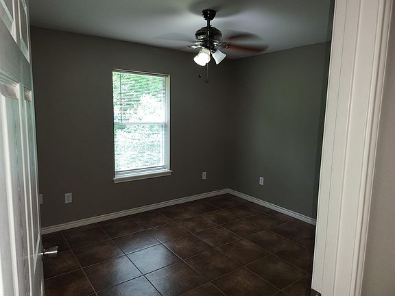 3rd image of 2600 Canyon St