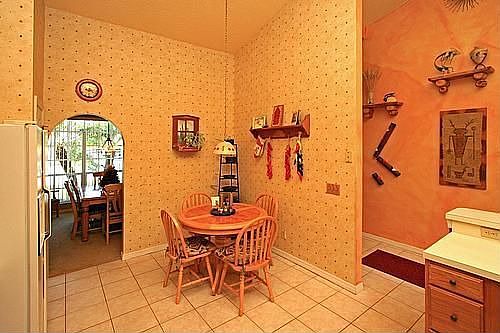 Cozy Breakfast Nook!
