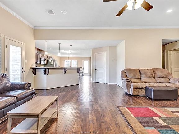 3rd image of 801 Dove Chase Ln