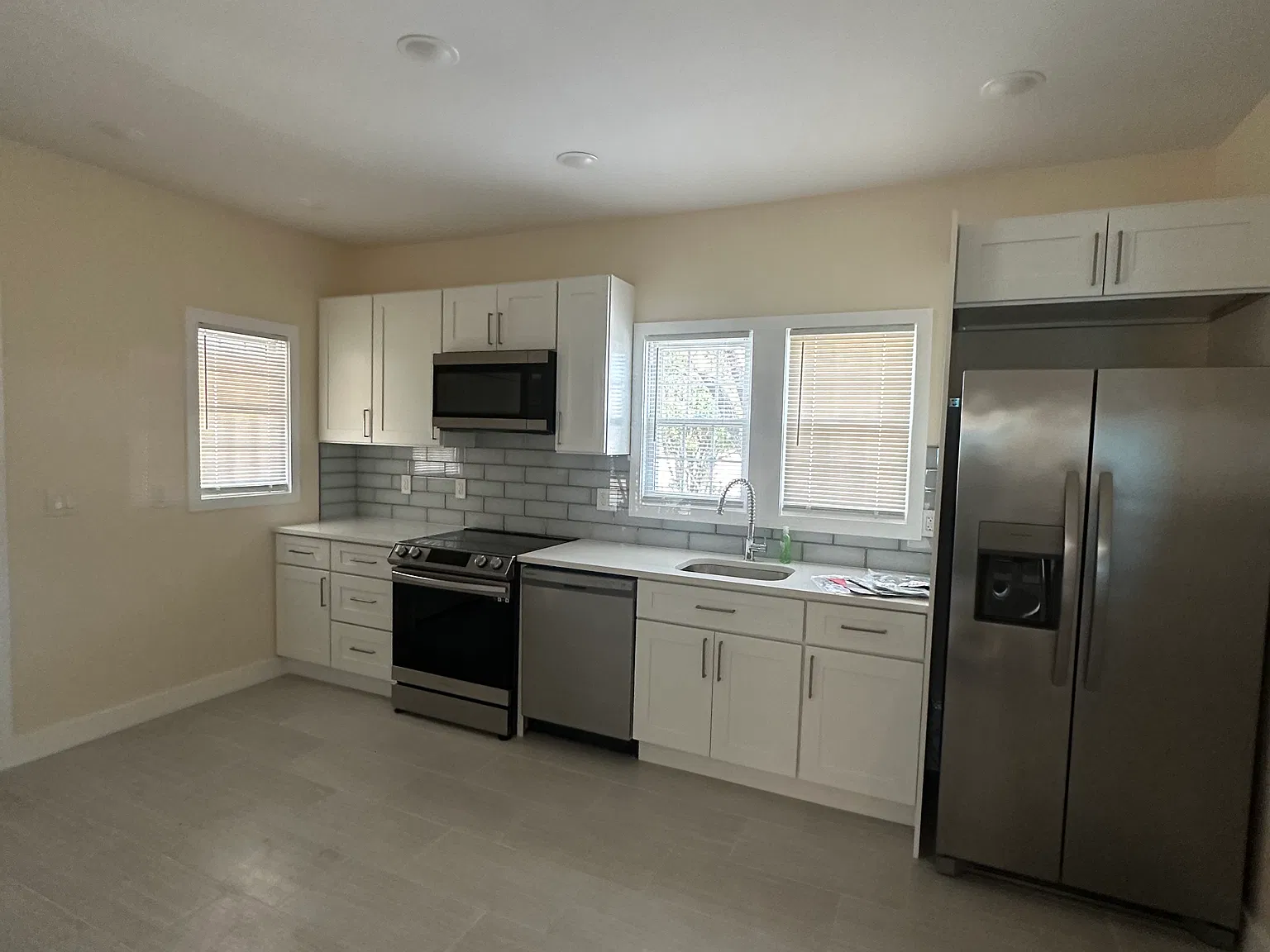 3 bed, 2088 sqft, $2,400 — Photo 2