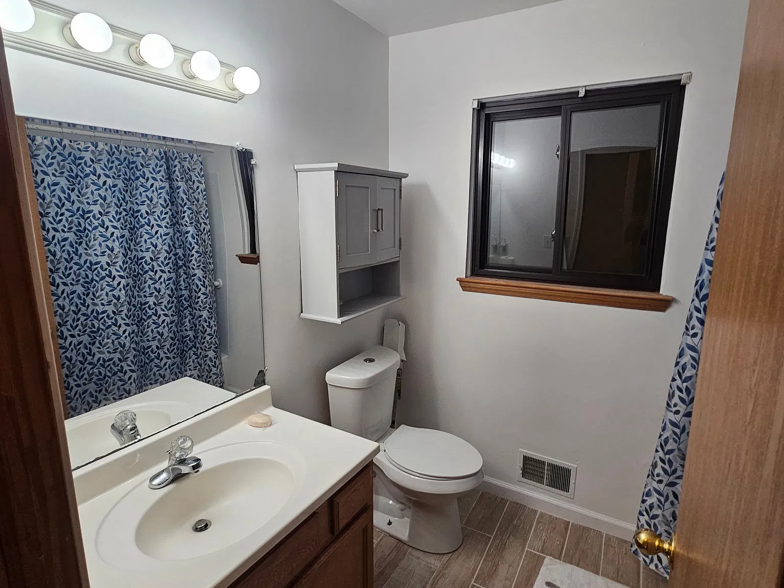 2 bed, 1.5 bath, 1050 sqft, $1,350 — Photo 3