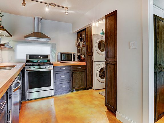 3rd image of 8211 Katy Fwy APT 13