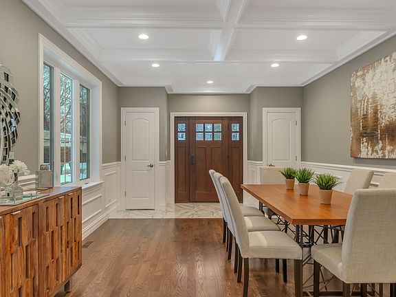 3rd image of 464 Mallard Ln