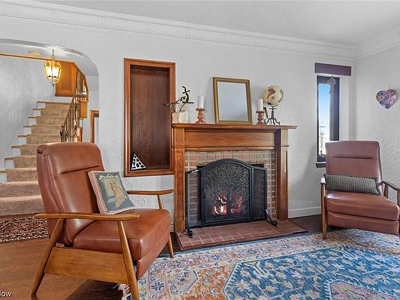 4th image of 21363 Hillsdale Ave