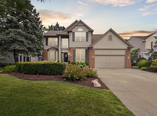 1128 Chestnut Ln, South Lyon, MI