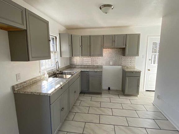 5th image of 3132 Keene St NW
