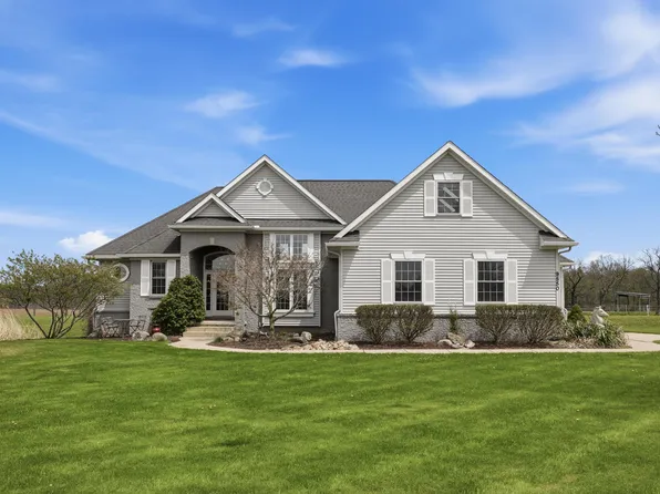 9550 Charles Ct, Dexter, MI 48130