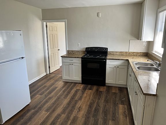 2nd image of 852 Saint Clair St #4