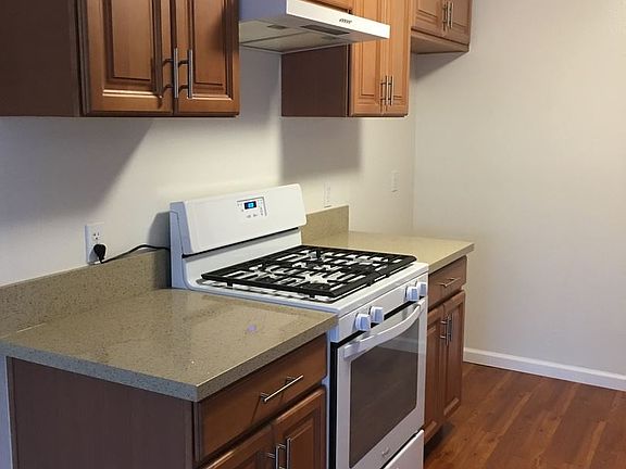 2nd image of 2311 Elden Ave APT 11