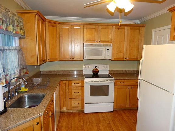 3rd image of 204 Clipper Ct #4J