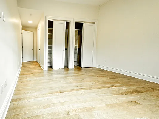 Rented by Manhattan Realty Group | media 14