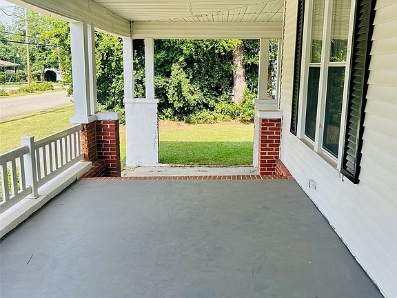 5th image of 403 W Main St