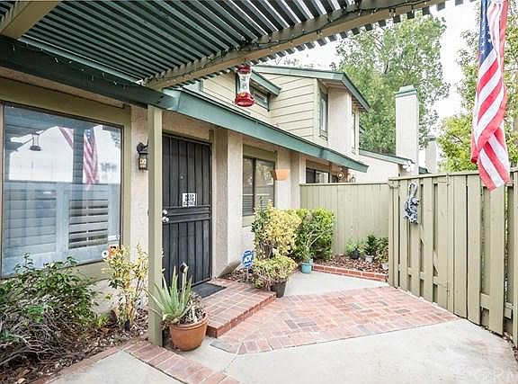 3rd image of 3822 Mahogany St