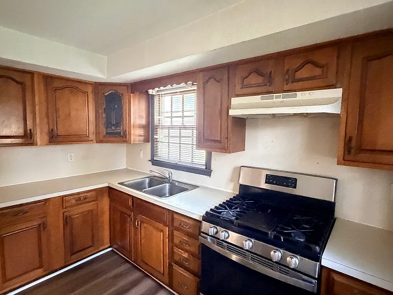 241 Circular Ave — Photo 1