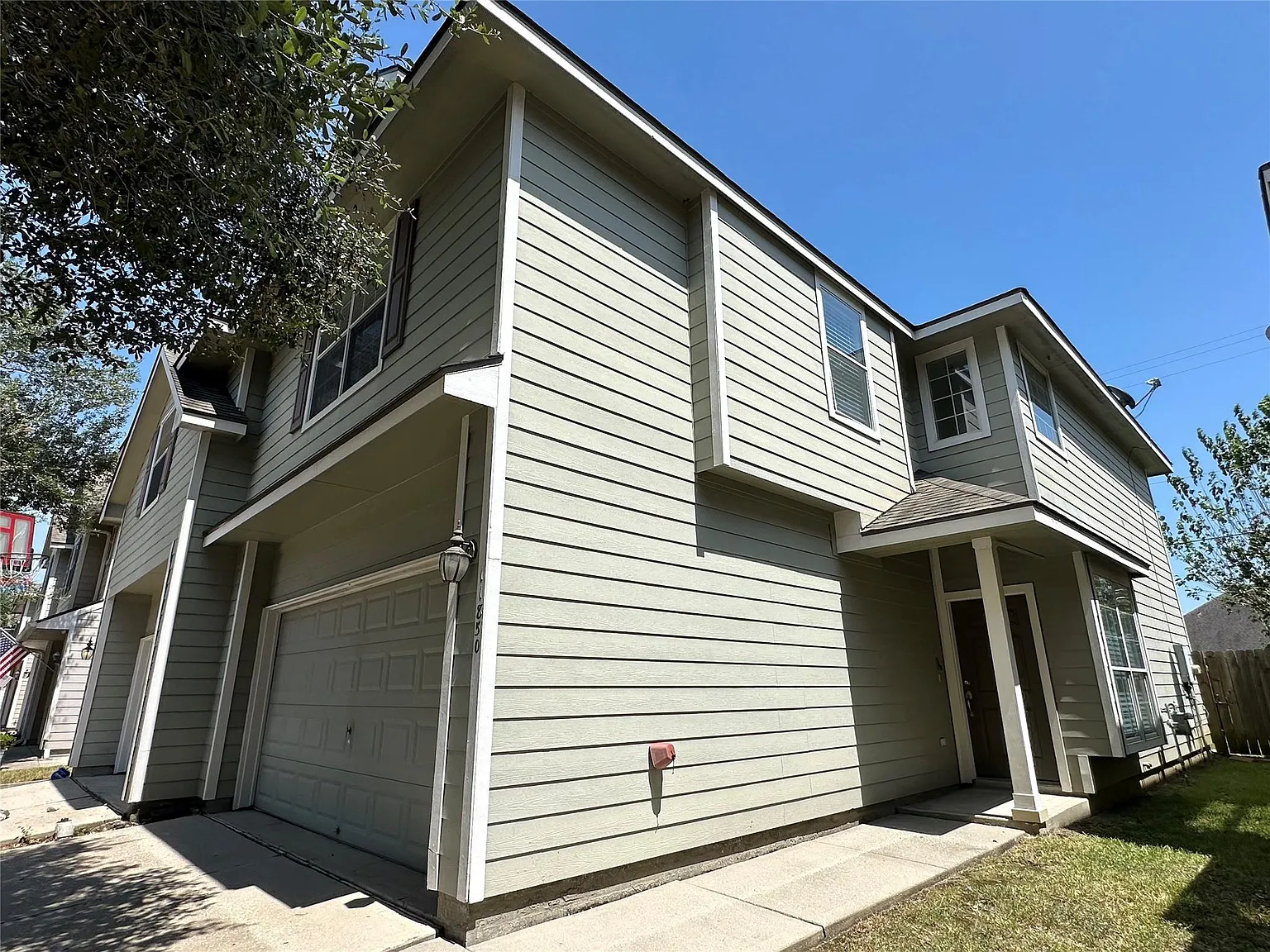 3 bed, 3.0 bath, 1575 sqft, $2,050 — Photo 3