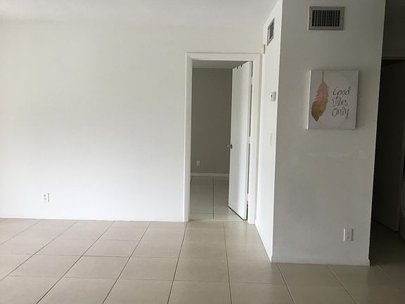 4th image of 205 Foxtail Dr APT E3