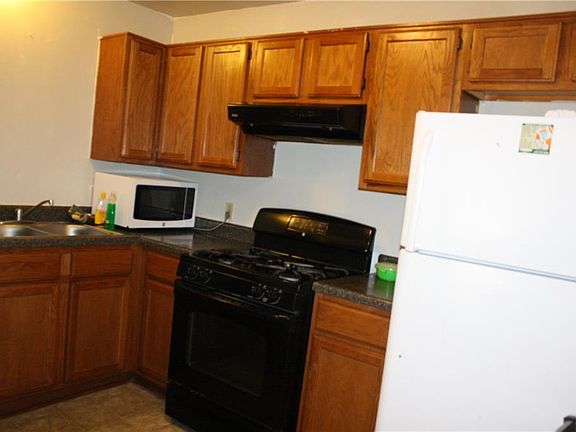 5th image of 700/702 E Jefferson St