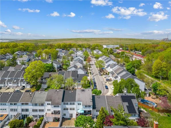 71 Dover Grn, Staten Island, NY 10312