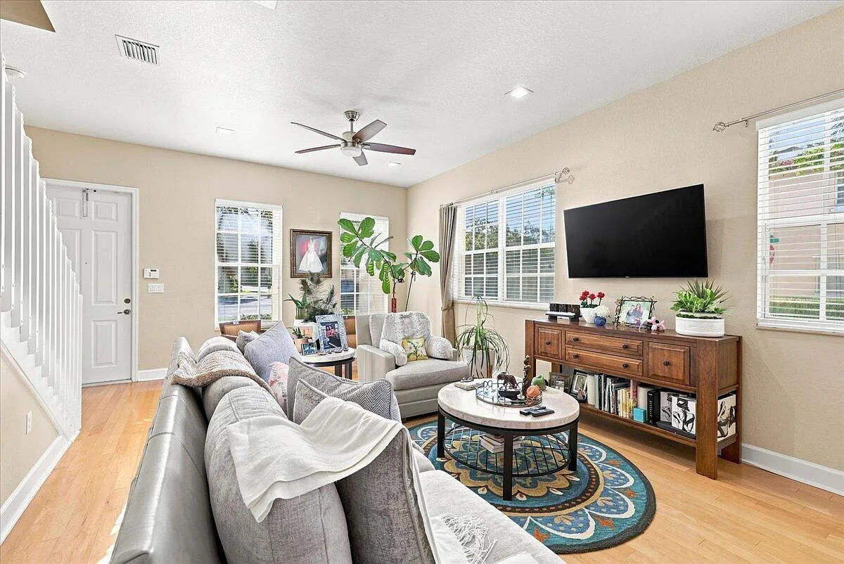 3 bed, 2.5 bath, 1660 sqft, $3,400 — Photo 4