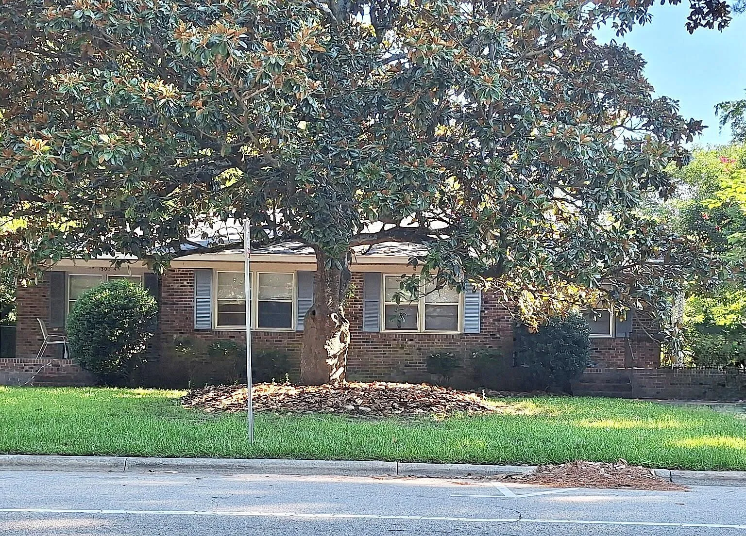 2 bed, 1.0 bath, $1,100 — Photo 1