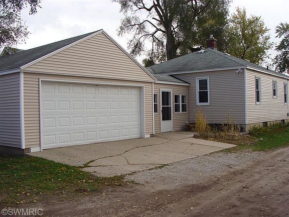 3rd image of 747 Graceland St NE