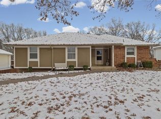 2401 NW London Dr, Blue Springs, MO 64015
