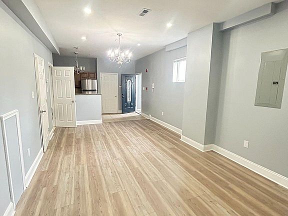 2nd image of 1528 N Mascher St #2