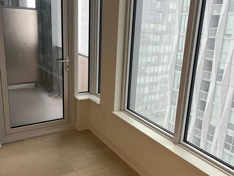 11 Yorkville Ave #2607 — Photo 2