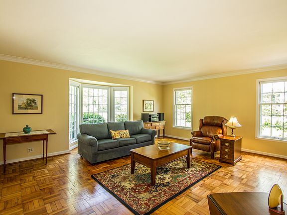 3rd image of 105 E Westfield Blvd