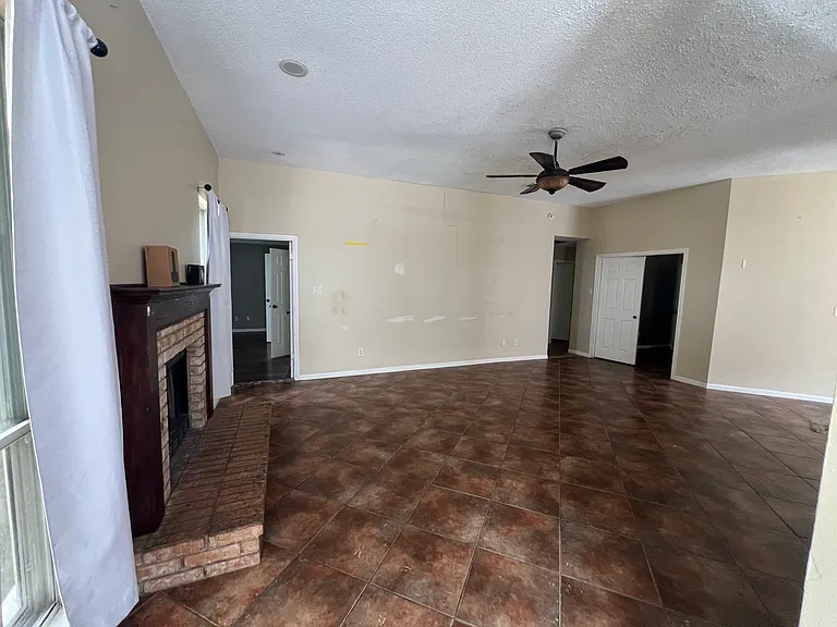 4915 Silent Lk — Photo 23