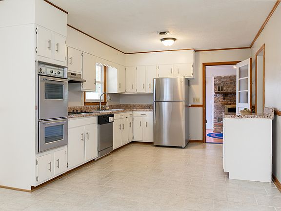 4th image of 1800 Holton Ave E