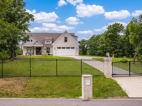 2nd image of 140 Quail Valley Rd