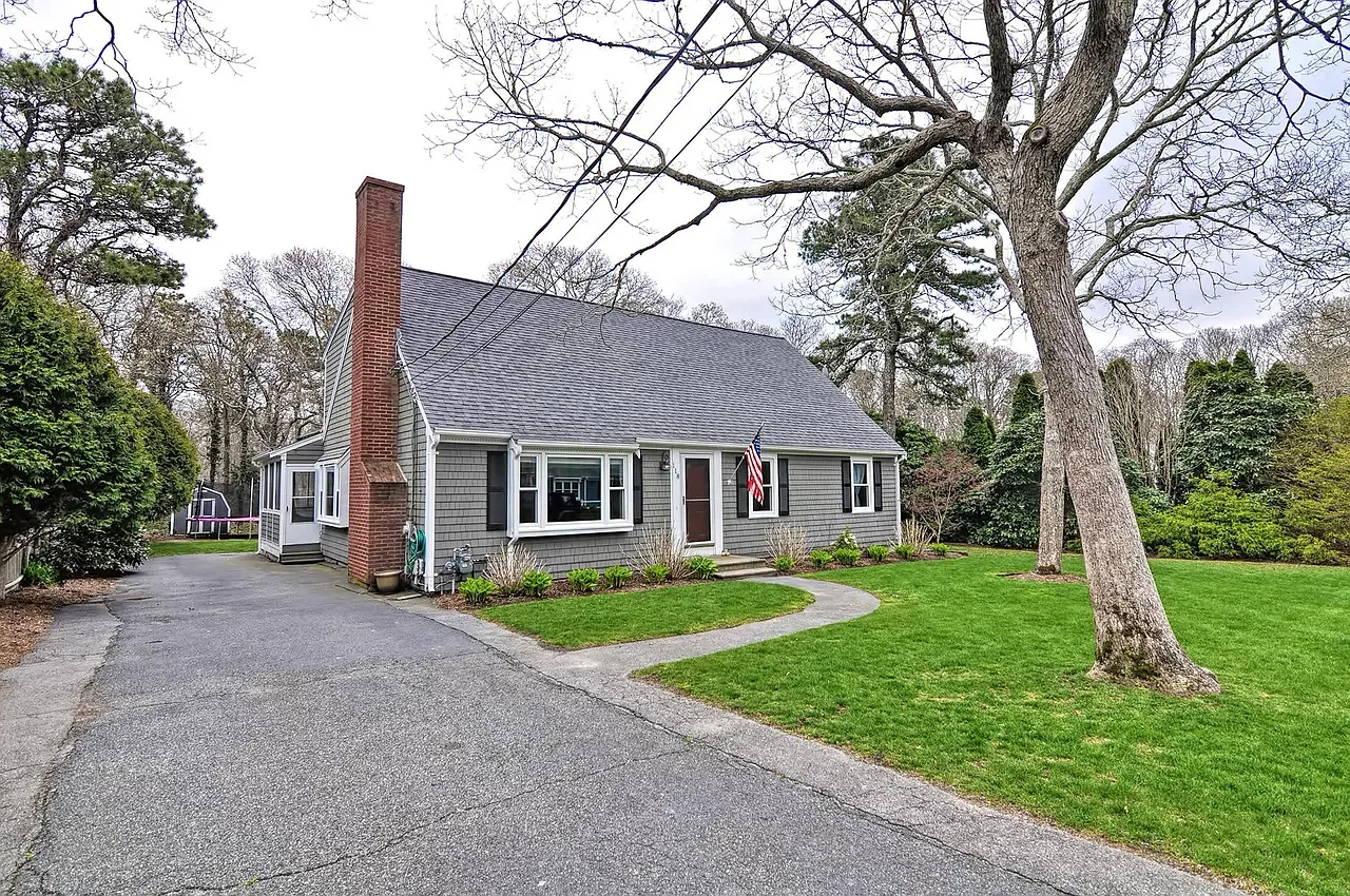 4 bed, 2033 sqft, $2,000 — Photo 1