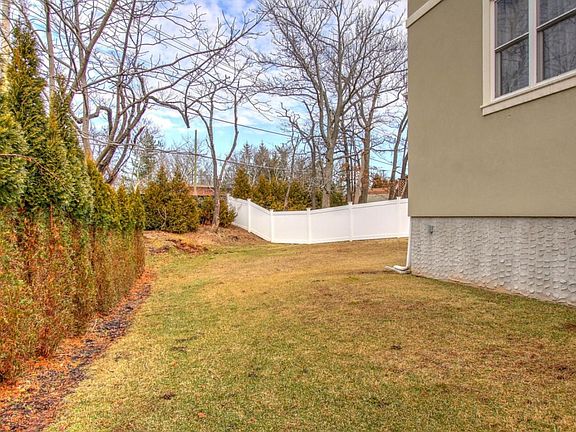 5th image of 5 Saint Edward Ln