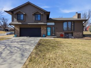 402 Maple Dr, Treynor, IA 51575