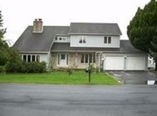 4653 Oakwood Ln, Nazareth, PA 18064
