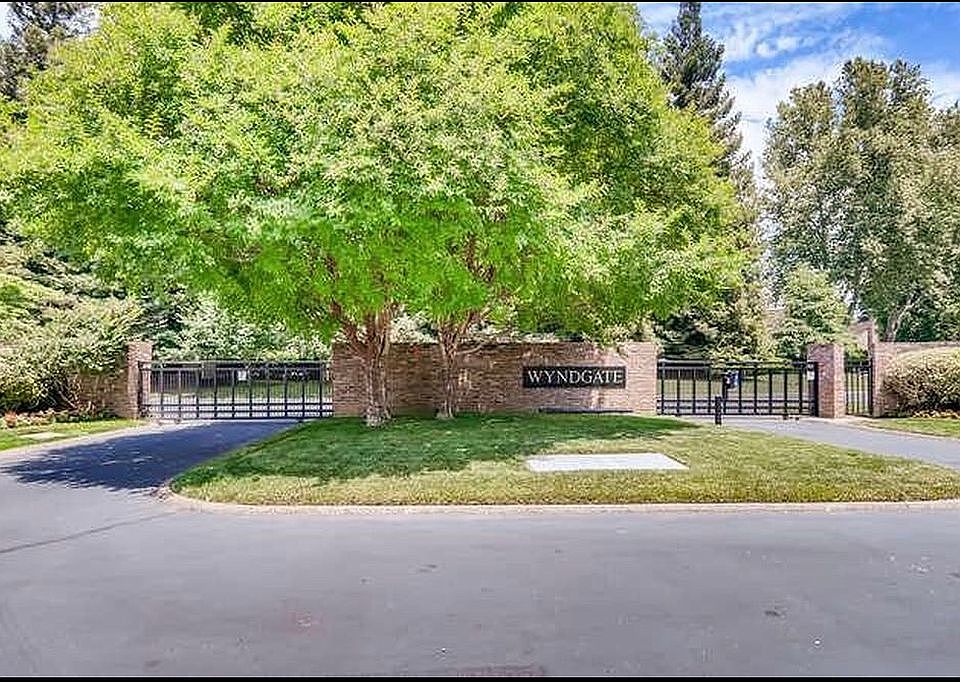 Gated Entry on Am River Dr